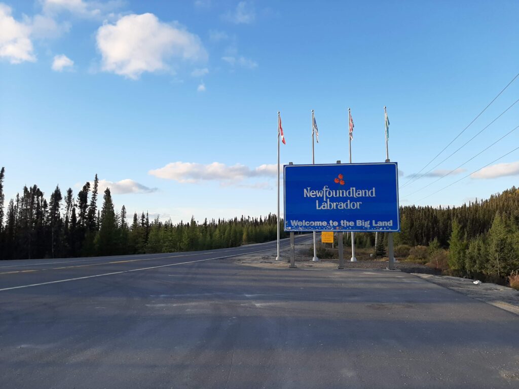 Frontière du Québec avec le Labrador depuis Fermont. la radio de Fermont