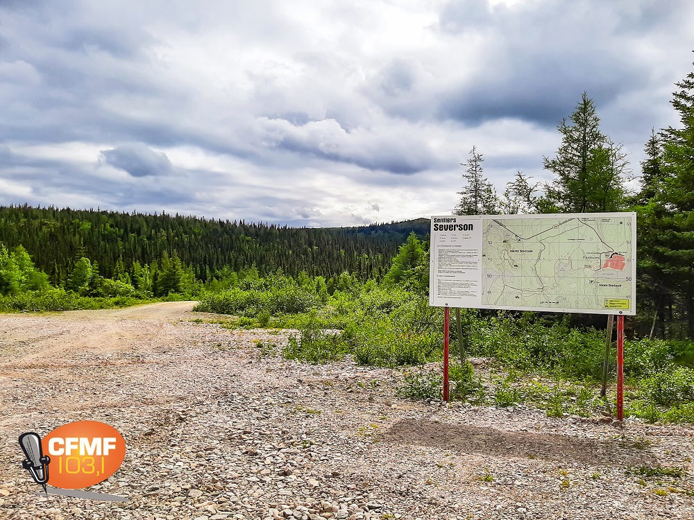 Entrée des sentiers des Monts Severson. Photo prise par la journaliste de la radio de Fermont