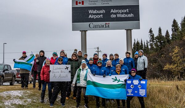 Manifestation pour dénoncer les lacunes en transport aérien à Wabush