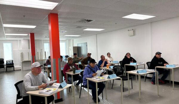 ArcelorMittal et Béluga forment des étudiants innus en conduite de machinerie lourde