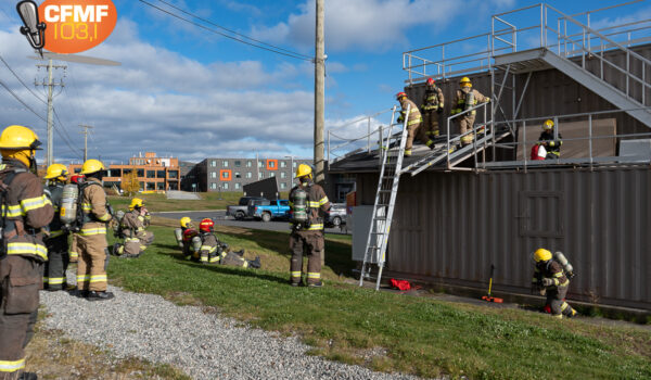 Des pompiers sur le point de compléter leur formation de base