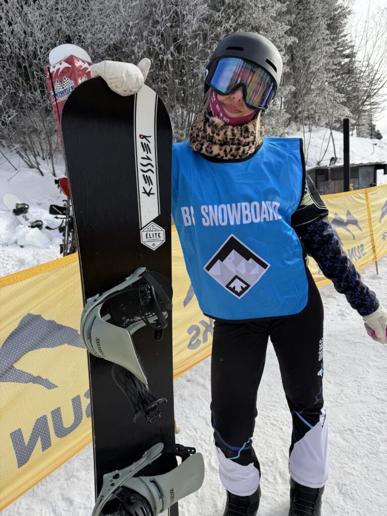 La planchiste Élizabeth Lavoie en compétition à Sun Peaks en Colombie-Britannique