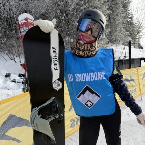 La planchiste Élizabeth Lavoie en compétition à Sun Peaks en Colombie-Britannique